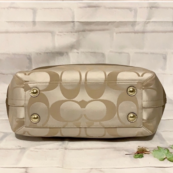 🌺COACH F19565 🌺 LIGHT KHAKI GOLD SIGNATURE LOGO LARGE BECK TOTE MSRP $298 - Picture 5 of 5
